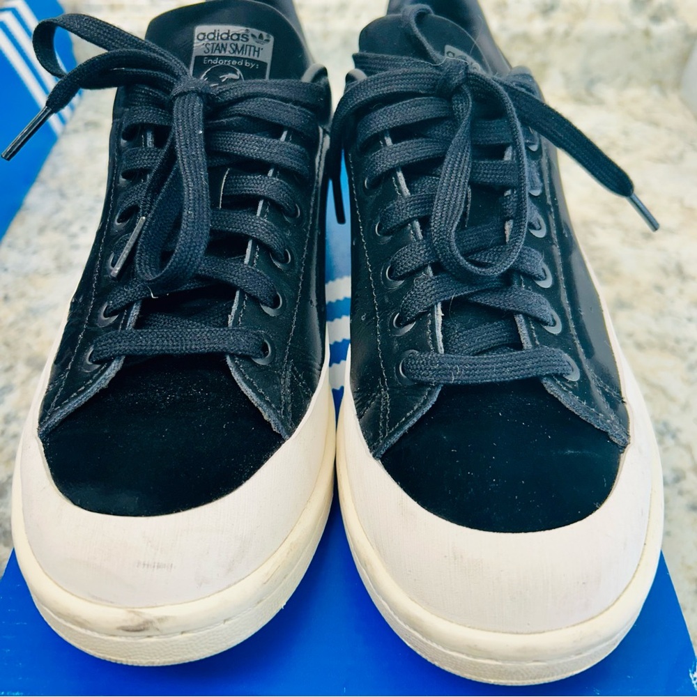 adidas Stan Smith Black and White Sneakers M5.5/W7